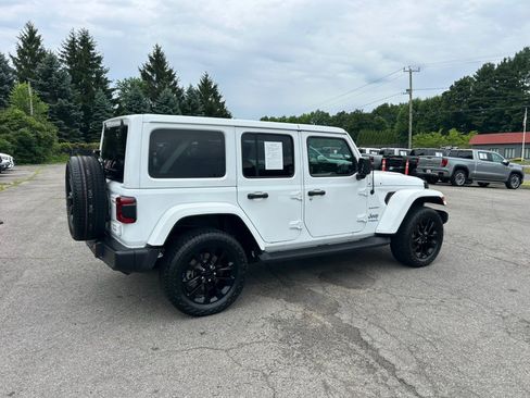 Used 2022 Jeep Wrangler Unlimited Sahara w/ Cold Weather Group AWD/4WD image 6