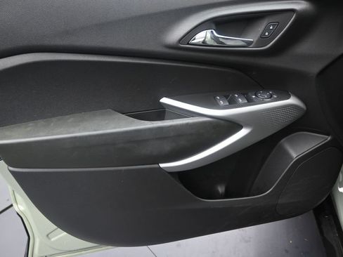 Used 2024 Chevrolet Trax RS FWD image 11