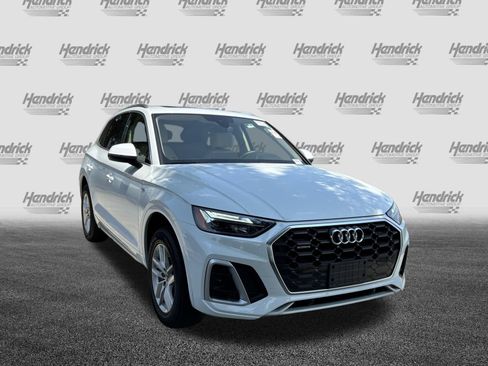 Used 2023 Audi Q5 2.0T Premium w/ Convenience Package AWD/4WD image 2