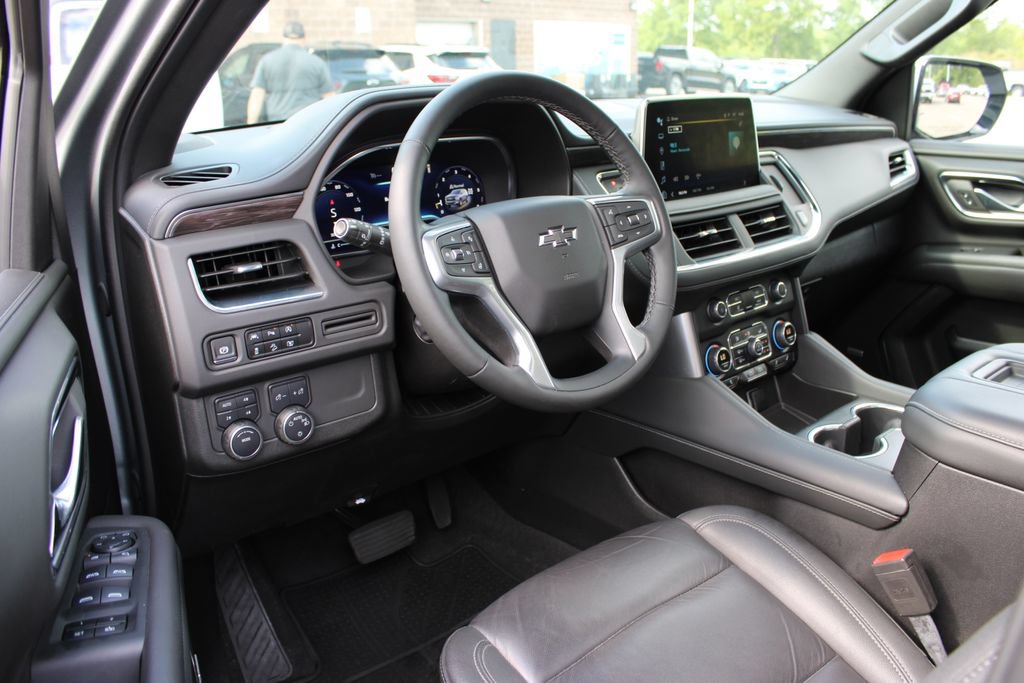 Used 2024 Chevrolet Suburban Z71 w/ Luxury Package AWD/4WD image 18