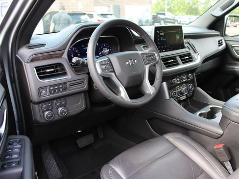 Used 2024 Chevrolet Suburban Z71 w/ Luxury Package AWD/4WD image 18