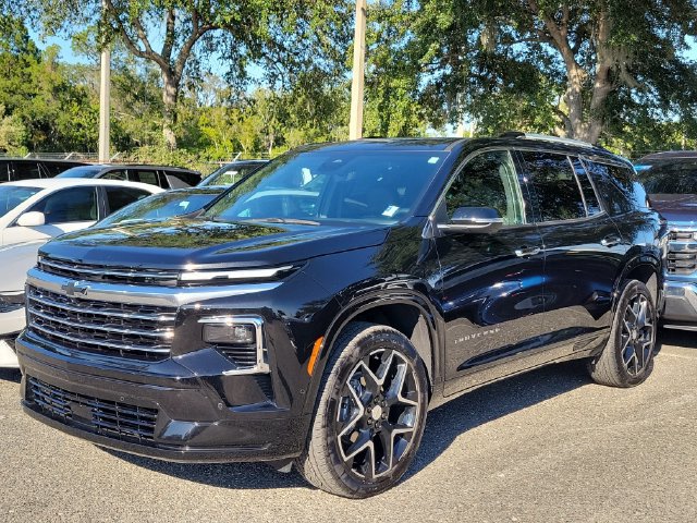 Used 2025 Chevrolet Traverse High Country w/ LPO, Floor Liner Package AWD/4WD image 3