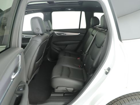 Used 2023 Cadillac XT6 Luxury image 9