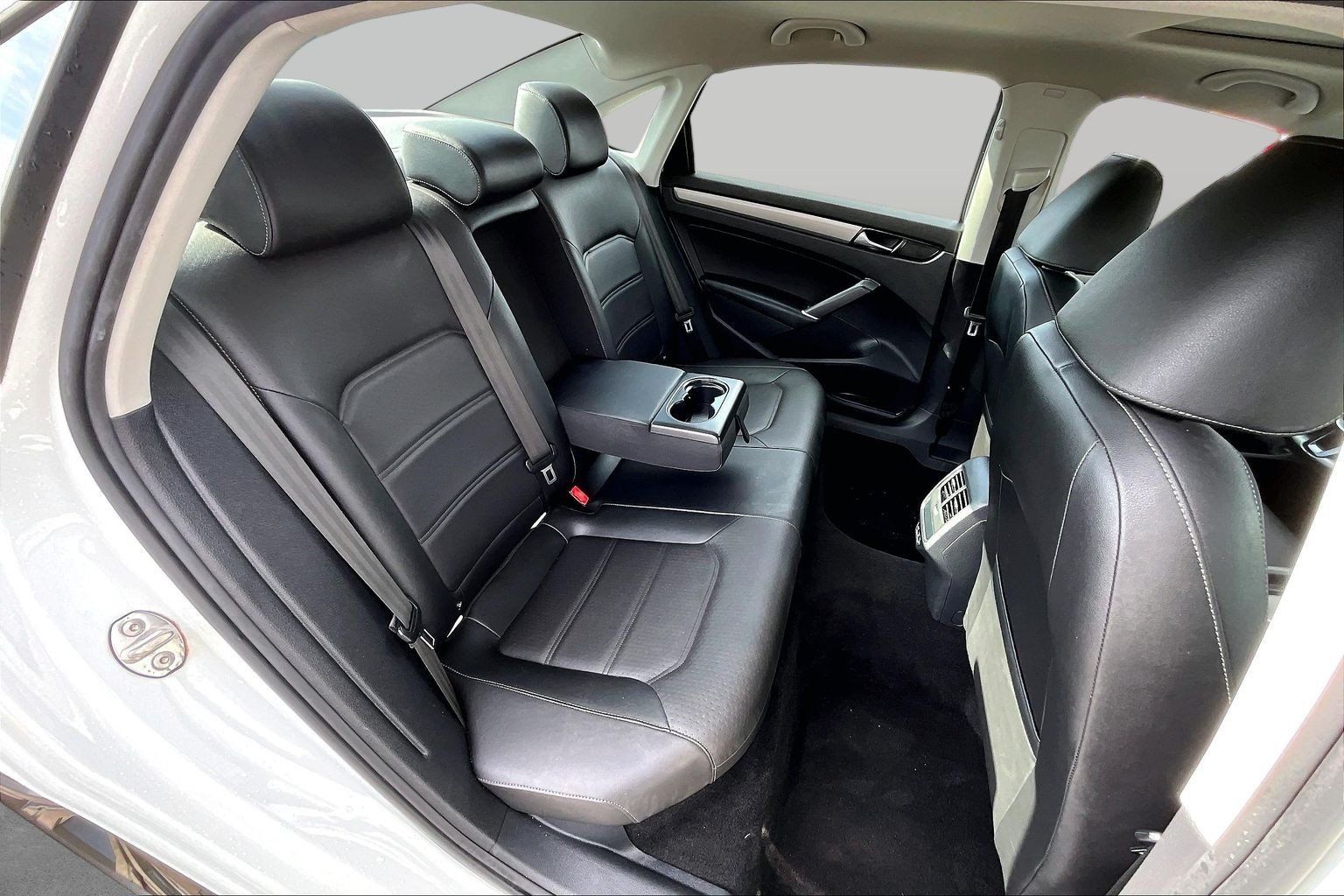 Used 2021 Volkswagen Passat 2.0T SE FWD image 27