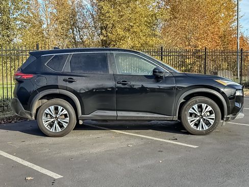 Used 2023 Nissan Rogue SV image 3