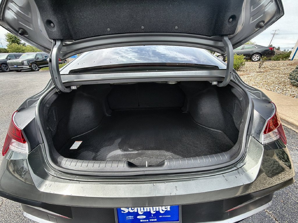 Used 2025 Hyundai Elantra Limited FWD image 20