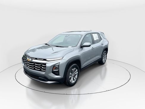 Used 2026 Chevrolet Equinox LT FWD image 4