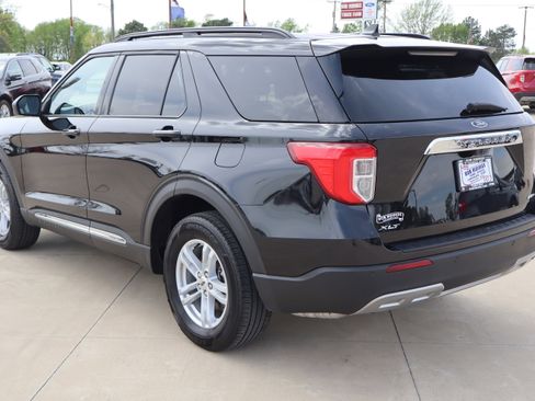 Used 2023 Ford Explorer XLT w/ Equipment Group 202A image 8