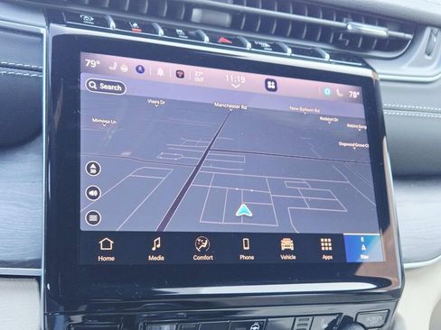 Used 2025 Jeep Grand Cherokee Limited image 25