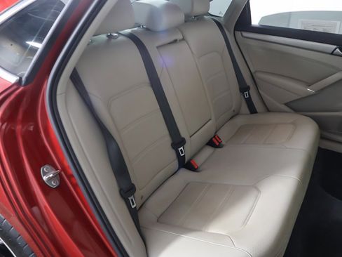 Used 2021 Volkswagen Passat 2.0T SE image 32