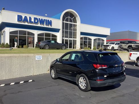 Used 2022 Chevrolet Equinox LS image 5