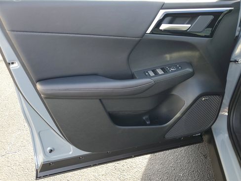 New 2025 Mitsubishi Outlander SE image 8