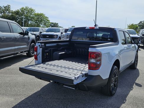 New 2025 Ford Maverick Lariat w/ Black Appearance Package image 14