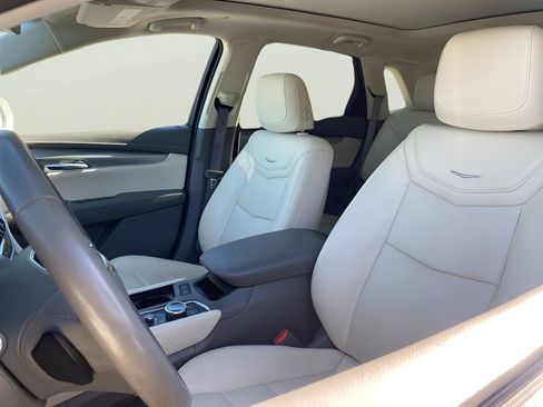 Used 2020 Cadillac XT5 Premium Luxury w/ LPO, Floor Liner Package AWD/4WD image 14