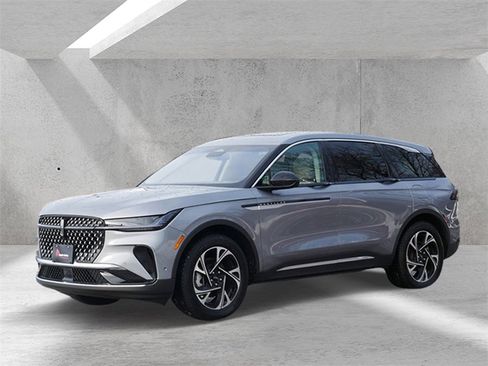 Used 2024 Lincoln Nautilus Premier w/ Equipment Group 102A image 5