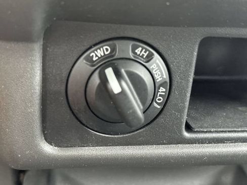 Used 2007 Nissan Frontier SE w/ SE Value Truck Pkg AWD/4WD image 19