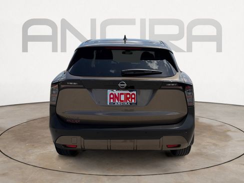 Used 2025 Nissan Kicks SV w/ Charging Package FWD image 9