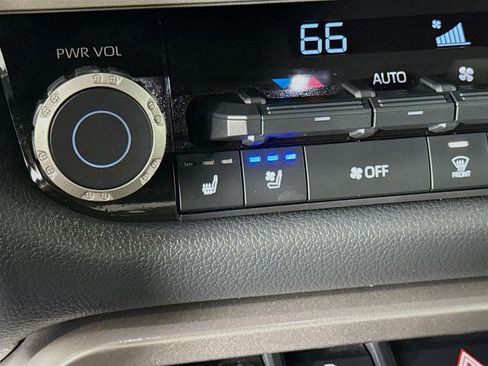 Used 2025 Toyota Tundra Limited image 22