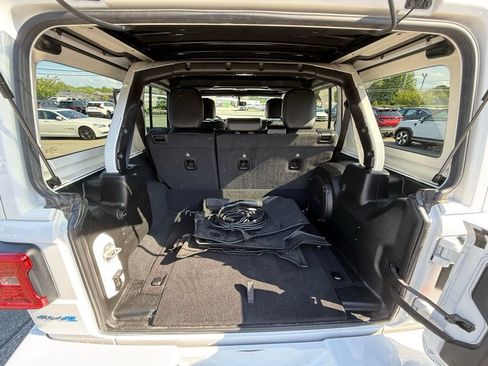 Used 2023 Jeep Wrangler Unlimited Sahara AWD/4WD image 32