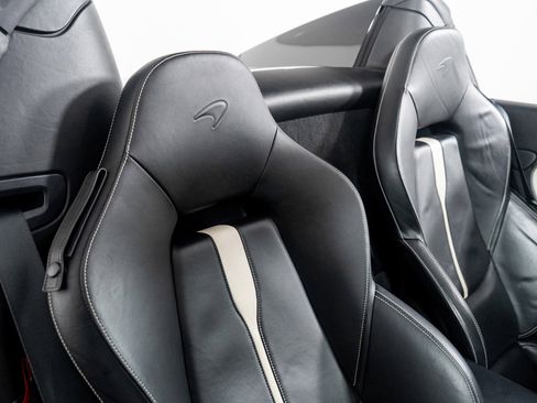 Used 2019 McLaren 570S Spider image 35