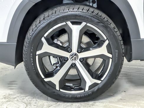 New 2026 Volkswagen Taos SEL image 24