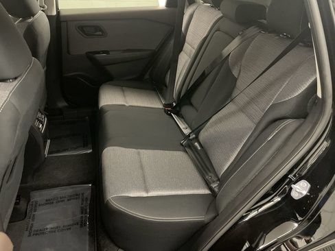 Used 2021 Nissan Rogue S FWD image 17