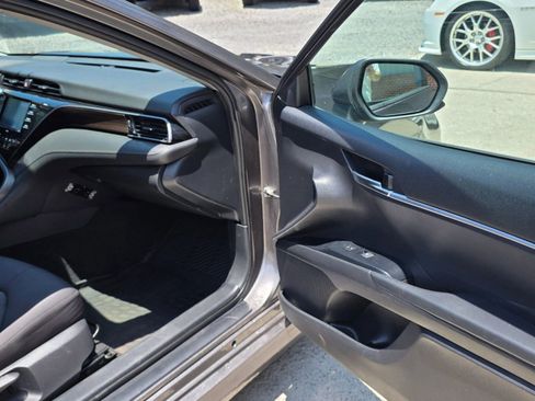 Used 2020 Toyota Camry LE image 14