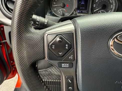 Used 2018 Toyota Tacoma TRD Sport image 25