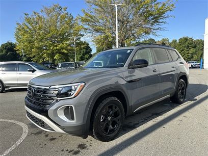 New 2025 Volkswagen Atlas Peak Edition SE