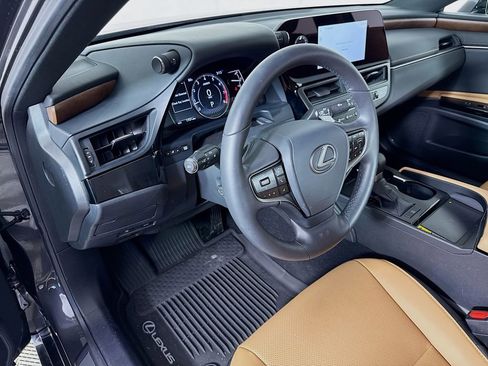 Certified 2025 Lexus ES 350 w/ Premium Package image 9