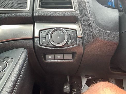 Used 2018 Ford Explorer XLT w/ Equipment Group 201A AWD/4WD image 31