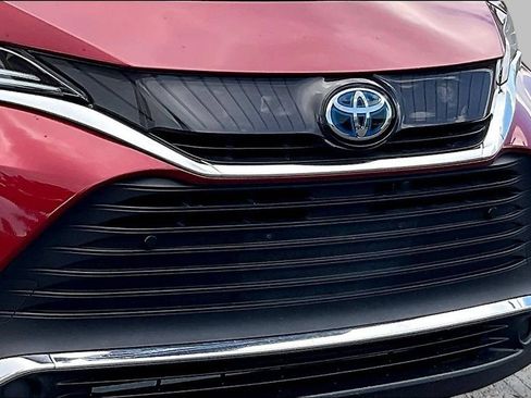 Used 2021 Toyota Venza XLE w/ Softex Package AWD/4WD image 32