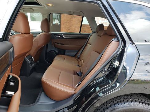 Used 2019 Subaru Outback 2.5i Touring w/ Popular Package #3A AWD/4WD image 11
