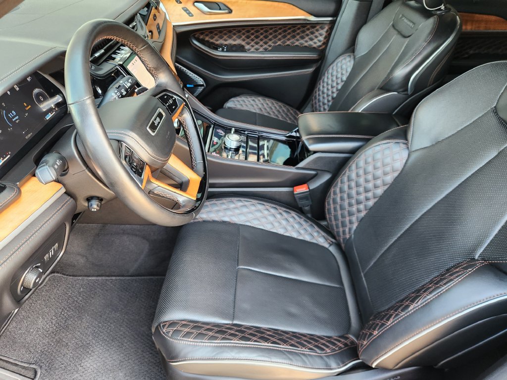 Used 2022 Jeep Grand Cherokee Summit AWD/4WD image 13