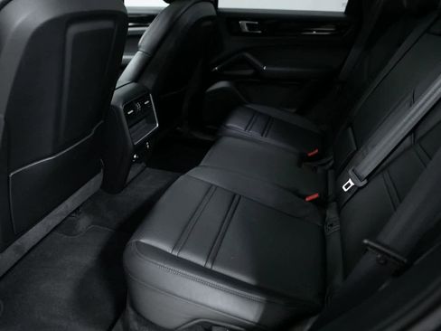 Certified 2023 Porsche Cayenne Platinum Edition w/ Assistance Package image 26