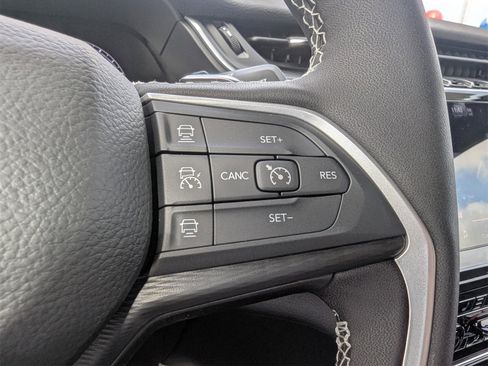 Used 2025 Jeep Grand Cherokee Altitude image 21