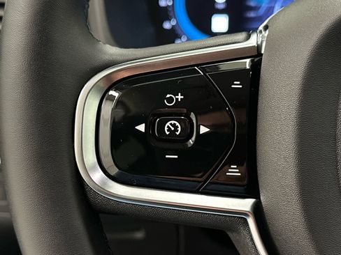 Used 2024 Volvo XC90 B5 Plus image 27