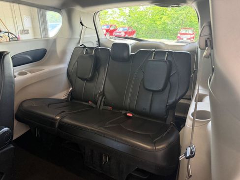 Used 2020 Chrysler Voyager Lxi FWD image 25