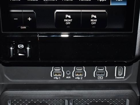 Used 2025 RAM 1500 Laramie image 18