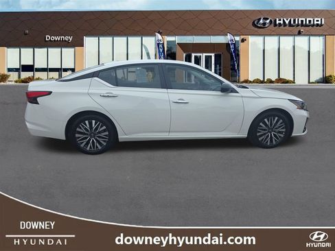 Used 2025 Nissan Altima 2.5 SV FWD image 6