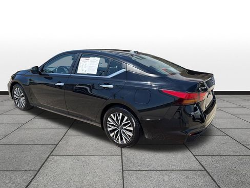 Used 2024 Nissan Altima 2.5 SV FWD image 3