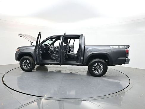 Used 2022 Toyota Tacoma TRD Off-Road AWD/4WD image 37