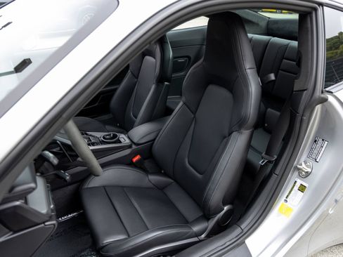 Certified 2025 Porsche 911 Carrera RWD image 5