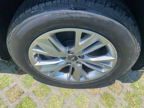 Certified 2022 Genesis GV70 2.5T AWD/4WD image 9