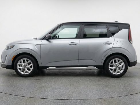 Used 2025 Kia Soul LX w/ LX Technology Package FWD image 5