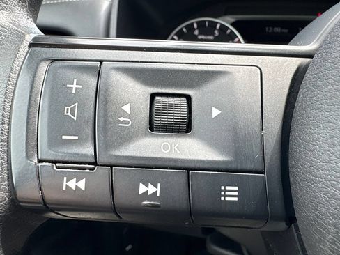 Used 2023 Nissan Rogue S AWD/4WD image 19