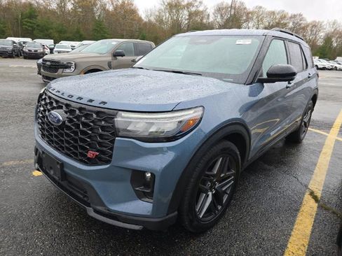 Used 2025 Ford Explorer ST AWD/4WD image 2