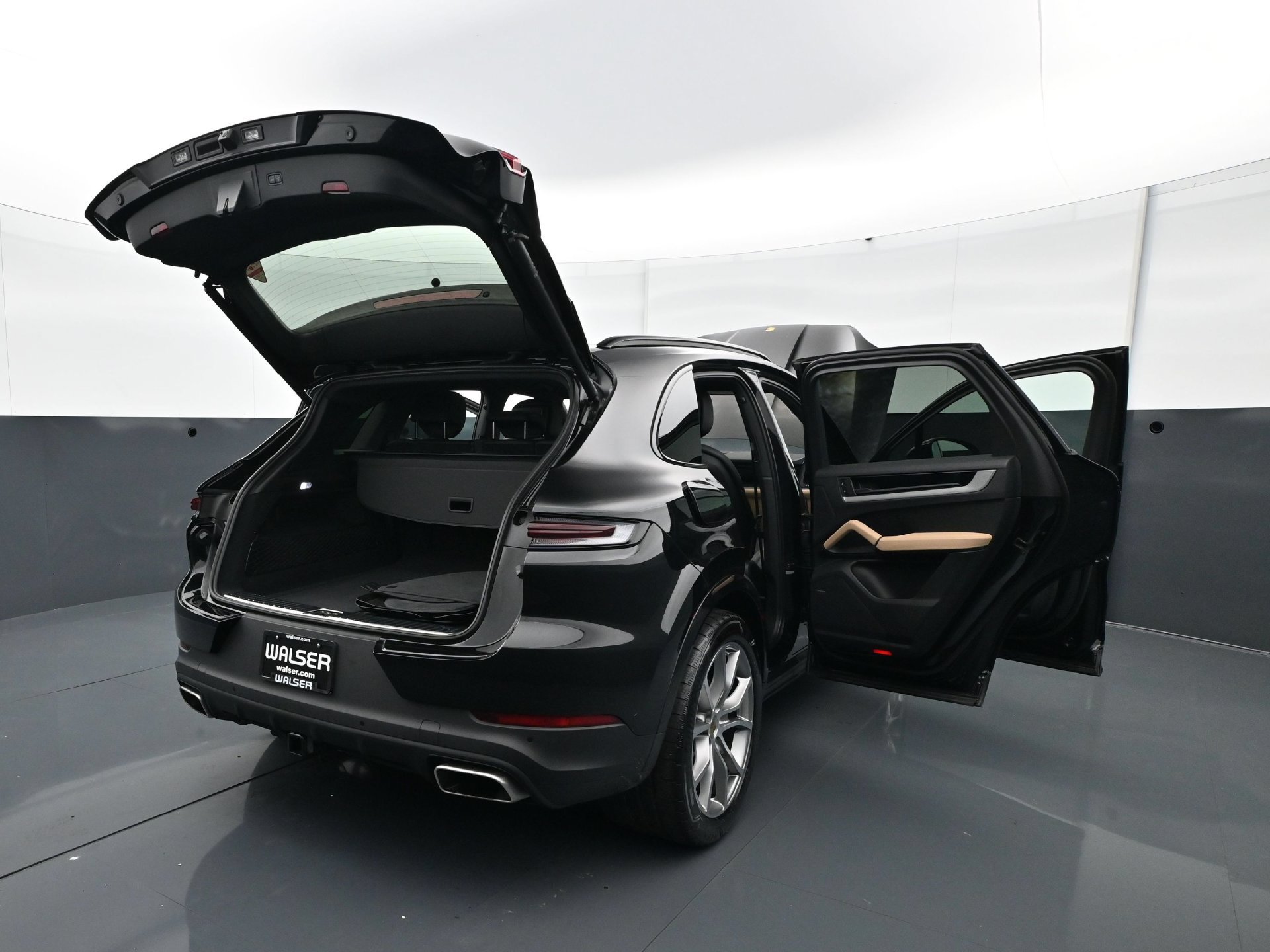 Used 2024 Porsche Cayenne AWD/4WD image 37