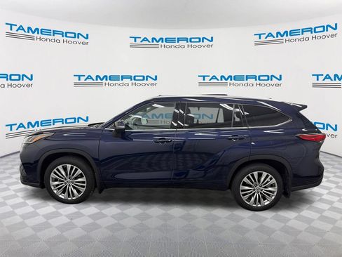 Used 2021 Toyota Highlander Platinum AWD/4WD image 2