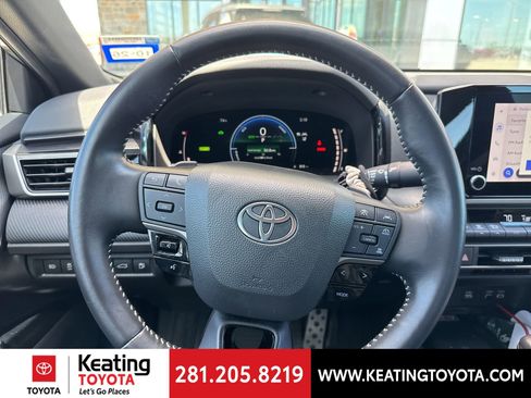 Used 2025 Toyota Camry SE w/ Convenience Package image 15